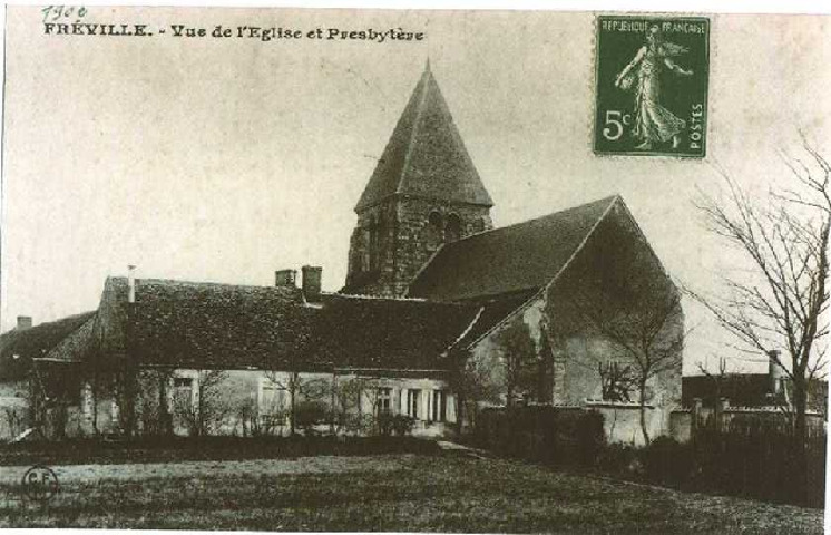 vue-de-l-eglise-et-du-presbytere